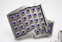 Load image into Gallery viewer, Iris LK-017